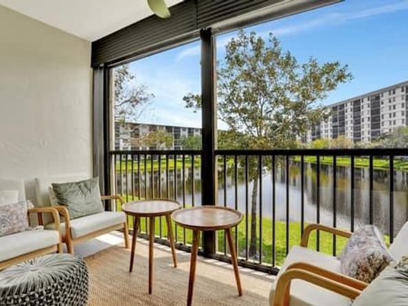 2228 N Cypress Bend Dr 210, Pompano Beach FL 33069