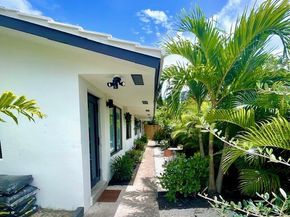 754 NE 40th Street, Oakland Park FL 33334