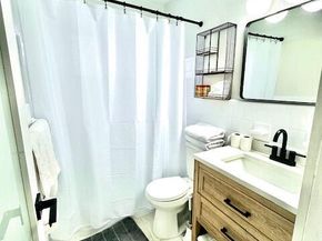 754 NE 40th Street, Oakland Park FL 33334