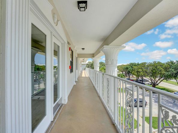 6097 Balboa Circle 406, Boca Raton FL 33433