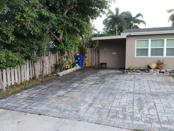 1051 SW 31st St, Fort Lauderdale FL 33315