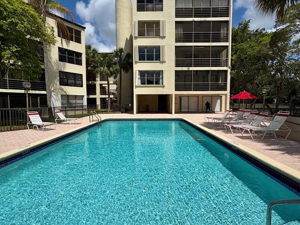 2304 S Cypress Bend Dr 515, Pompano Beach FL 33069