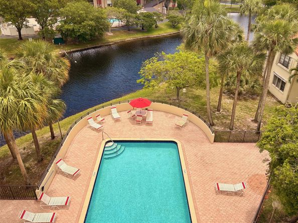 2304 S Cypress Bend Dr 515, Pompano Beach FL 33069