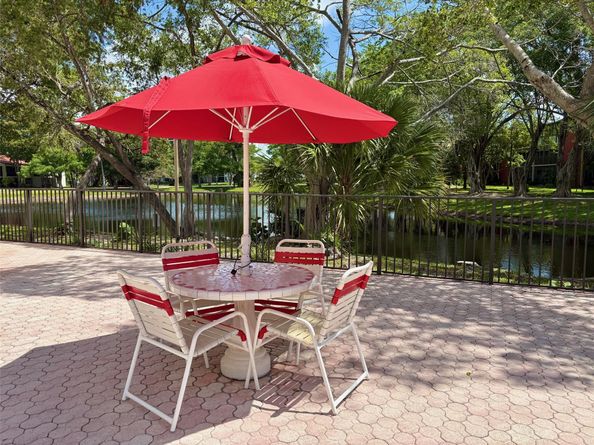 2304 S Cypress Bend Dr 515, Pompano Beach FL 33069
