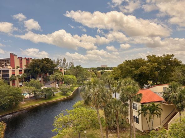 2304 S Cypress Bend Dr 515, Pompano Beach FL 33069