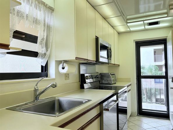 2304 S Cypress Bend Dr 515, Pompano Beach FL 33069