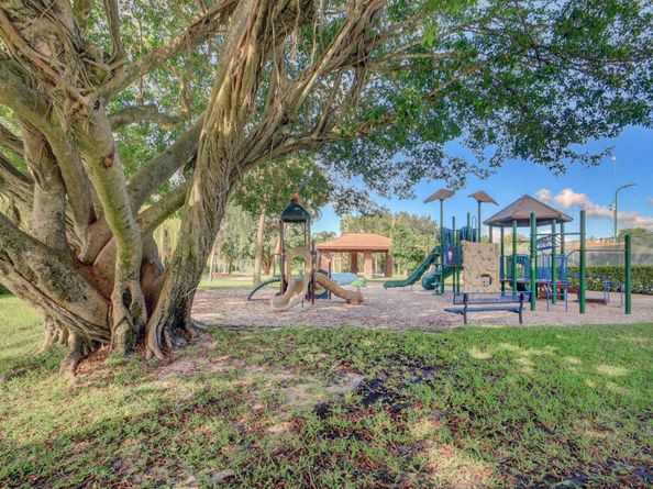 300 John F Kennedy Drive Ph5, Atlantis FL 33462