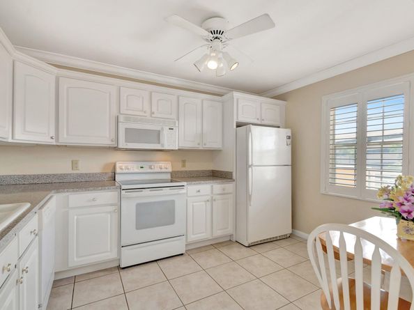 300 John F Kennedy Drive Ph5, Atlantis FL 33462