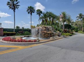 300 John F Kennedy Drive Ph5, Atlantis FL 33462
