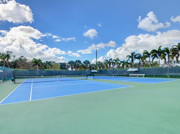 300 John F Kennedy Drive Ph5, Atlantis FL 33462