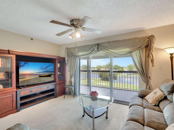 300 John F Kennedy Drive Ph5, Atlantis FL 33462