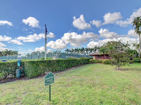 300 John F Kennedy Drive Ph5, Atlantis FL 33462