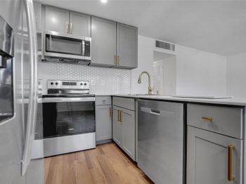5203 NE 24th Ter