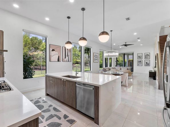9015 W Parkland Bay Trl, Parkland FL 33076