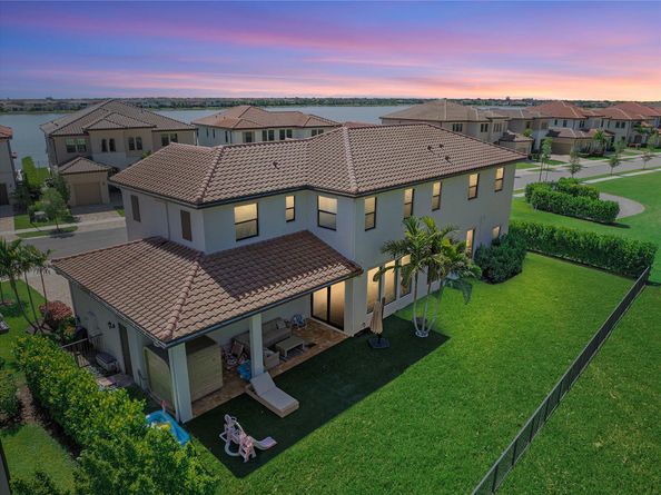 9015 W Parkland Bay Trl, Parkland FL 33076