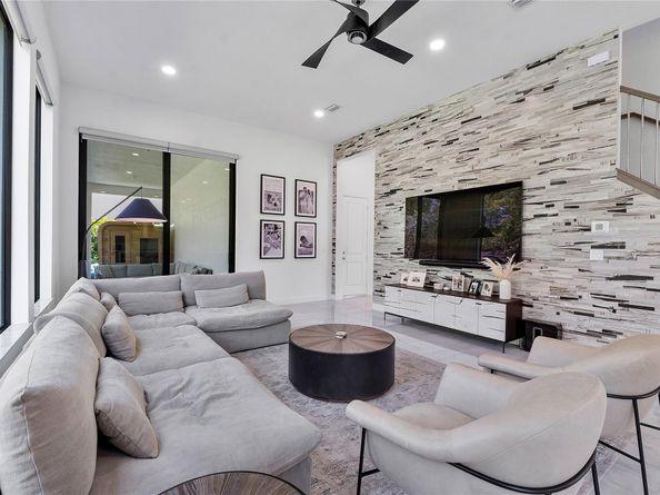 9015 W Parkland Bay Trl, Parkland FL 33076