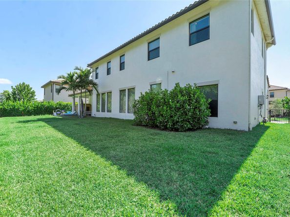 9015 W Parkland Bay Trl, Parkland FL 33076