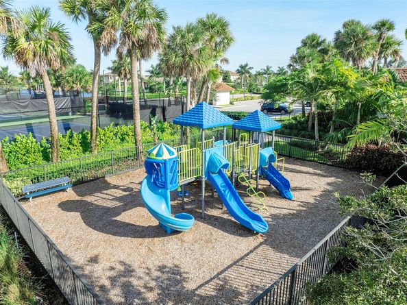 9015 W Parkland Bay Trl, Parkland FL 33076
