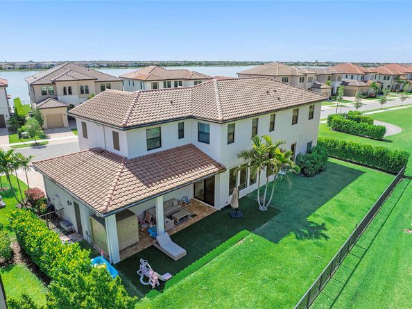 9015 W Parkland Bay Trl, Parkland FL 33076