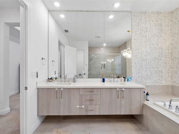 9015 W Parkland Bay Trl, Parkland FL 33076
