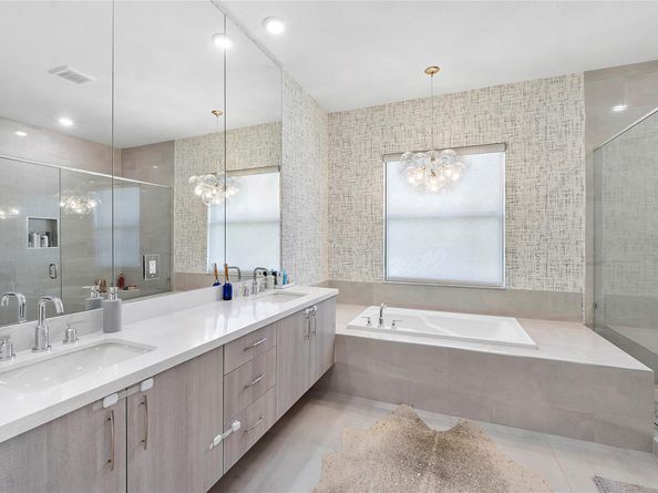 9015 W Parkland Bay Trl, Parkland FL 33076