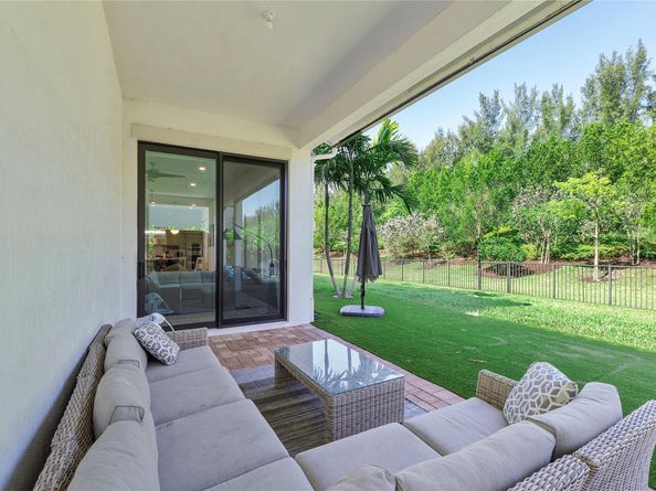 9015 W Parkland Bay Trl, Parkland FL 33076