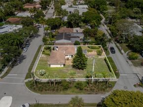 904 SE 11th Ct, Fort Lauderdale FL 33316