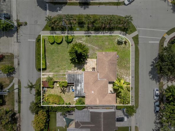 904 SE 11th Ct, Fort Lauderdale FL 33316