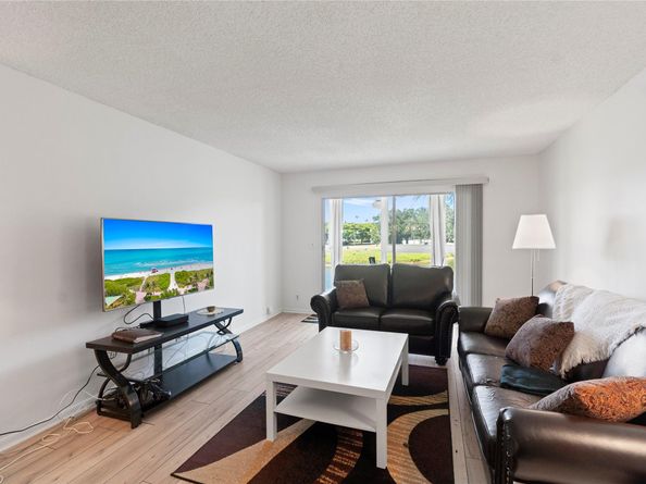 4301 Martinique Cir C2, Coconut Creek FL 33066