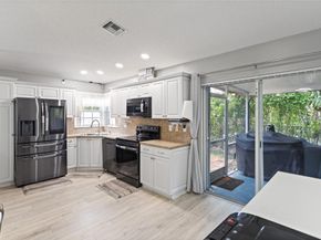 7385 NW 24th St, Margate FL 33063