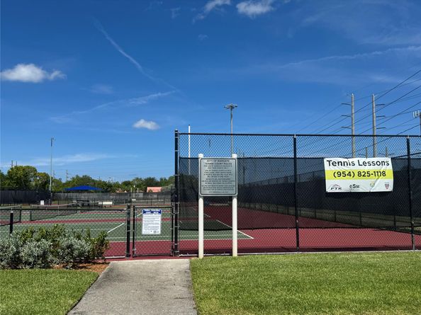 7385 NW 24th St, Margate FL 33063