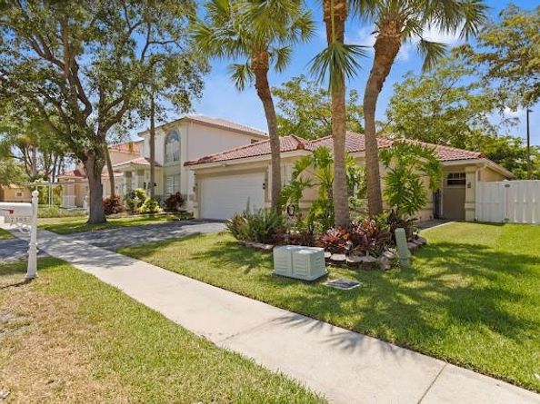 7385 NW 24th St, Margate FL 33063