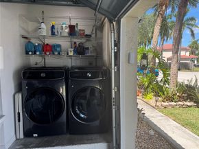 7385 NW 24th St, Margate FL 33063