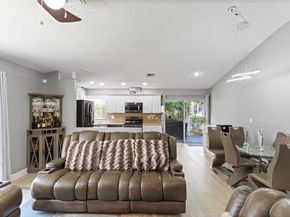 7385 NW 24th St, Margate FL 33063