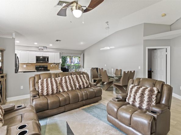 7385 NW 24th St, Margate FL 33063