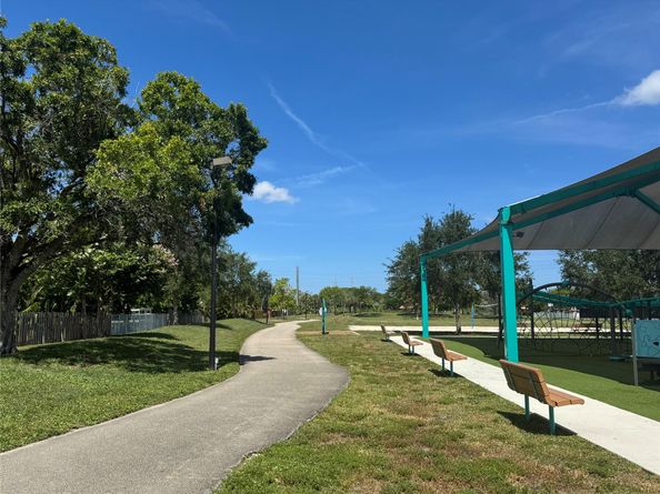 7385 NW 24th St, Margate FL 33063