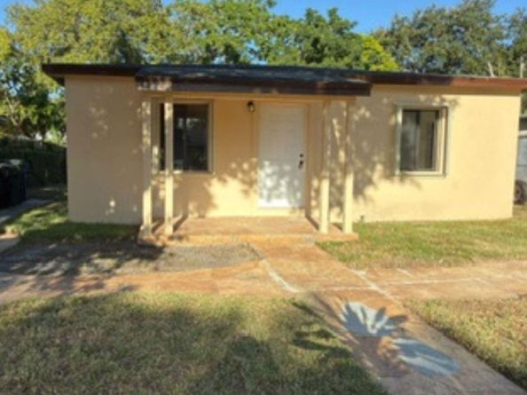 832 NW 16th Ter, Fort Lauderdale FL 33311