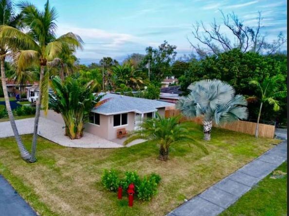 1001 NE 4th St, Pompano Beach FL 33060