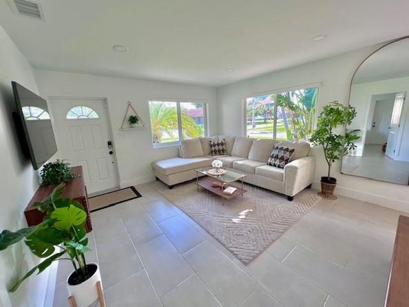 1001 NE 4th St, Pompano Beach FL 33060