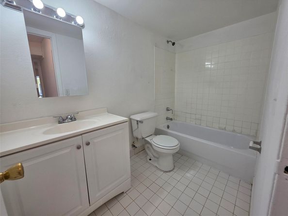 505 NW 177th St 104, Miami FL 33169