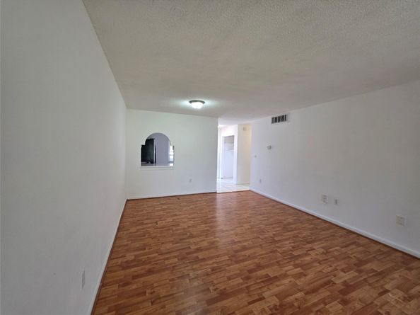 505 NW 177th St 104, Miami FL 33169
