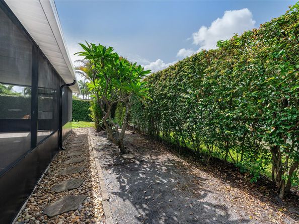 18101 NW 84th Ave, Hialeah FL 33015