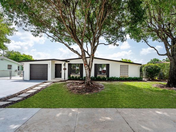 18101 NW 84th Ave, Hialeah FL 33015