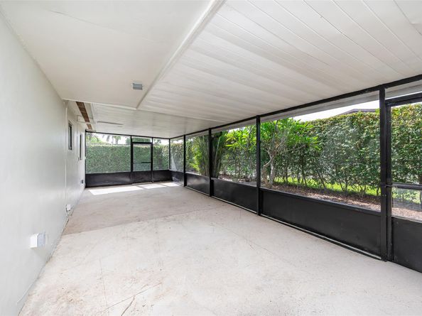18101 NW 84th Ave, Hialeah FL 33015