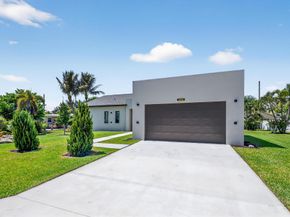 3920 Espan Court, Palm Springs FL 33461