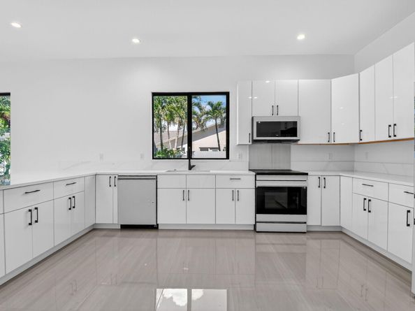 3920 Espan Court, Palm Springs FL 33461