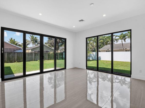 3920 Espan Court, Palm Springs FL 33461
