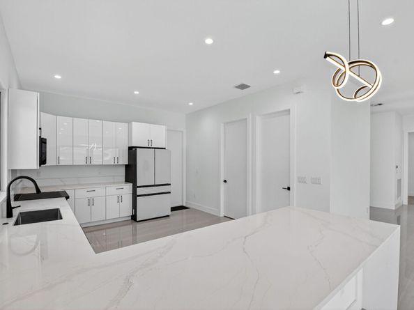 3920 Espan Court, Palm Springs FL 33461