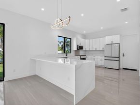 3920 Espan Court, Palm Springs FL 33461