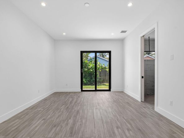 3920 Espan Court, Palm Springs FL 33461